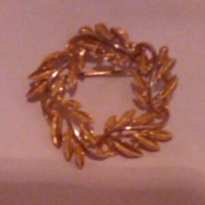 Napier Vintage Gold Tone Leaf Wreath Brooch